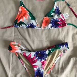 Floral bikini 🌈🌸